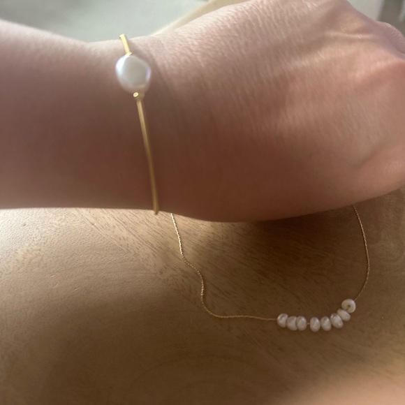 LALA JEWELRY Gold and White Pearl Necklace Elegant Jewelry and Bracelet - Picture 5 of 6